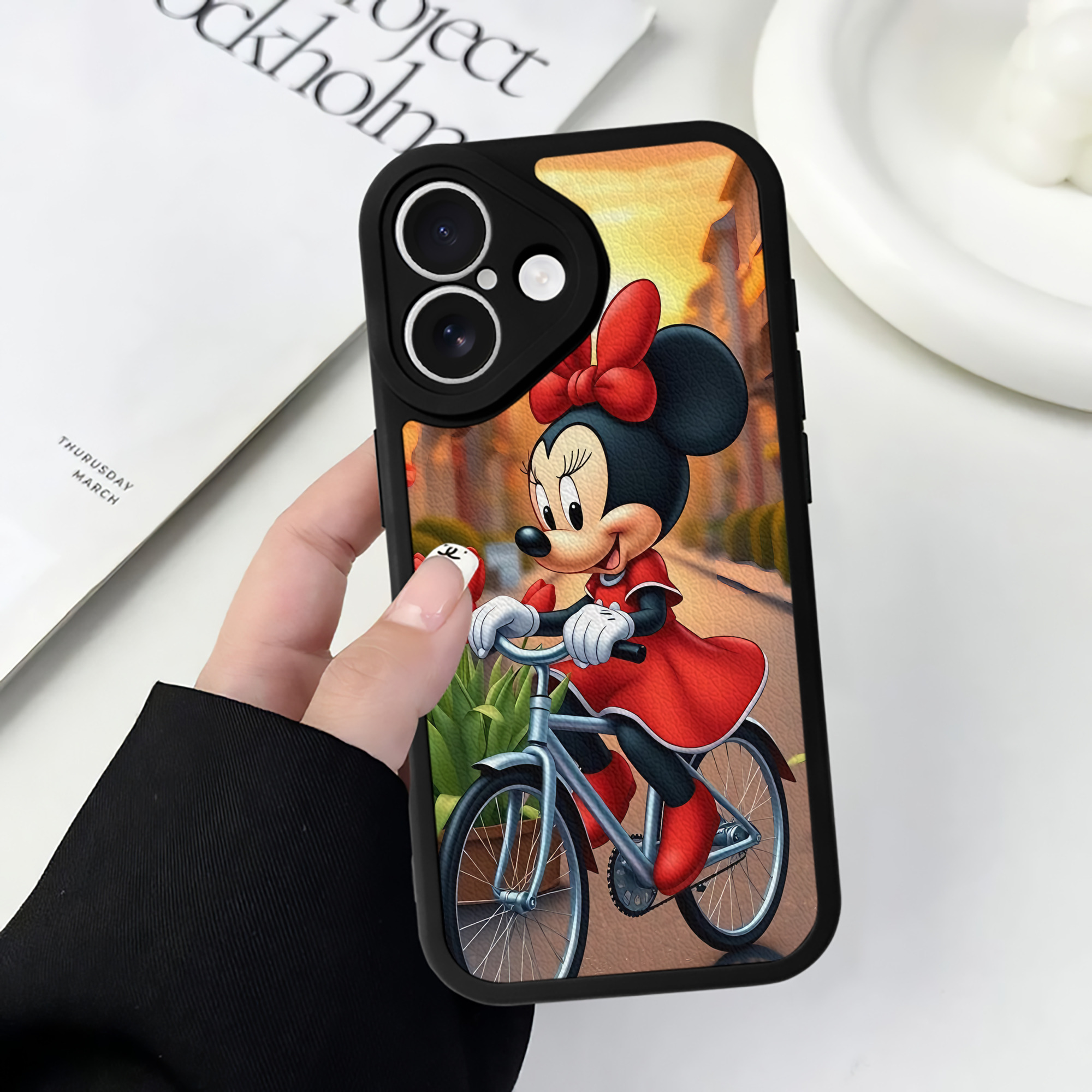 （画像用） ミッキーマウス Mickey Mouse 【iPhone 16シリーズ対応】シリコンスマホケース（レザー調） 材質：シリコン